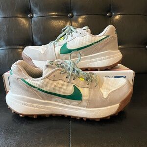 Nike ACG Lowcate Light Iron Ore Malachite
